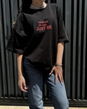 Дамска черна свободна тениска Just Be