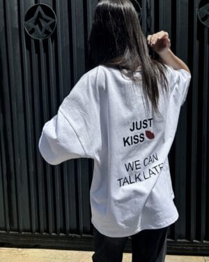 Дамска бяла свободна тениска Kiss