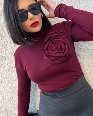 Дамскo бордо поло с ръчно изработено цвете Elinor