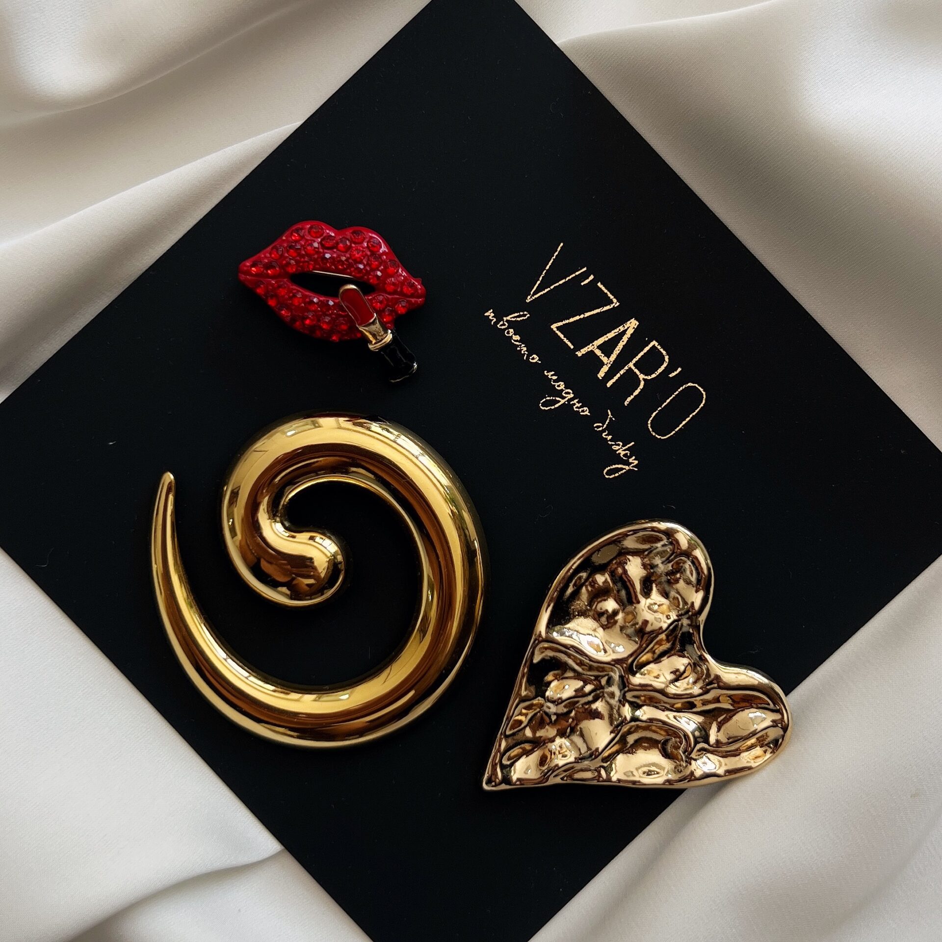 Подаръчен комплект брошки Kiss - Image 2