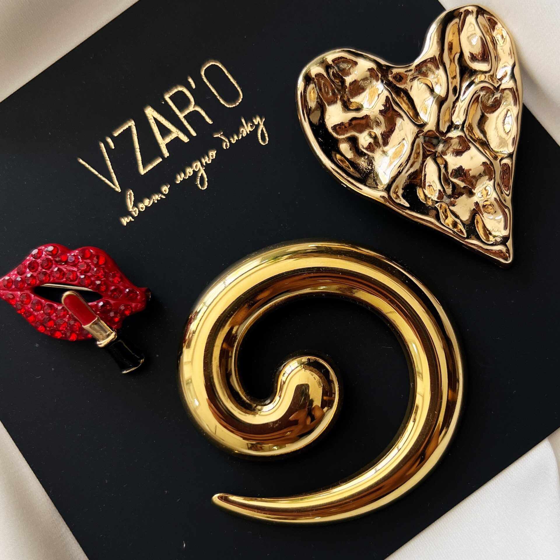 Подаръчен комплект брошки Kiss - Image 3